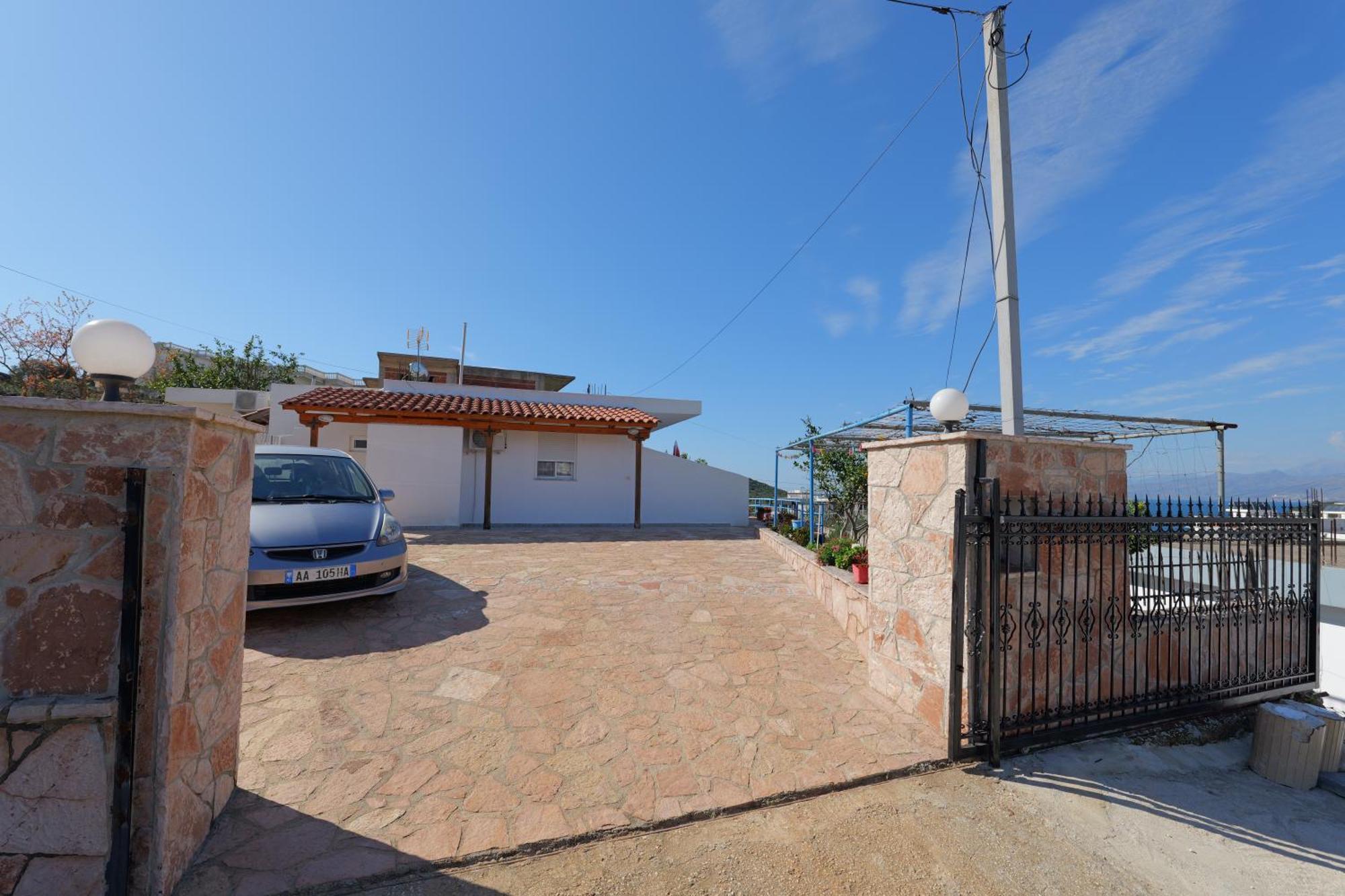 Guesthouse Blue Sky Ksamil Exteriér fotografie